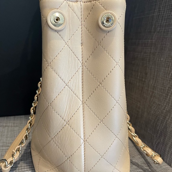 SOLD Chanel! LIKE NEW Small Shopping tote 20P beige - Picture 5 of 10